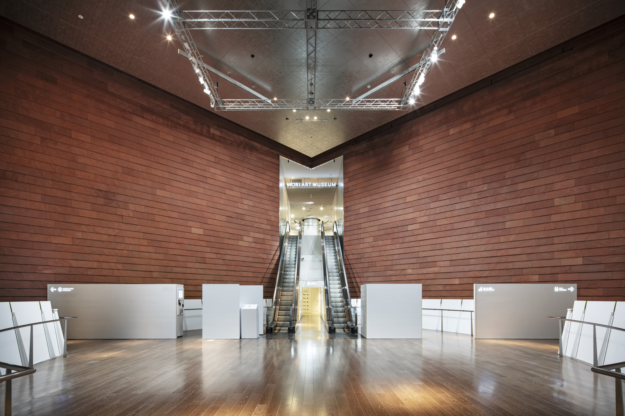 https://www.artweektokyo.com/wp-content/uploads/2025/08/240822_0061-scaled.jpg