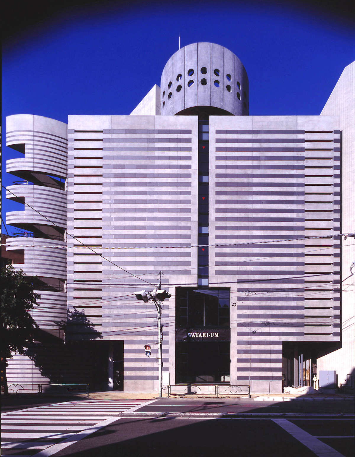 https://www.artweektokyo.com/wp-content/uploads/2025/08/bbb3a00b83615a57f669e5abce50f28c.jpg