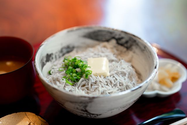 TOSA SHIRASU SYOKUDOU NIMANBIKI